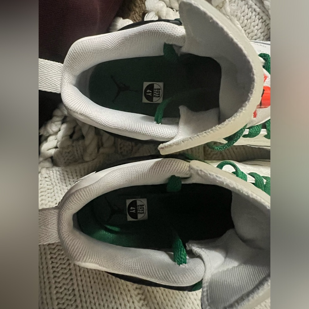 Youth Jordan Brooklyn 40a Sneakers - Size 4Y - Picture 3 of 3